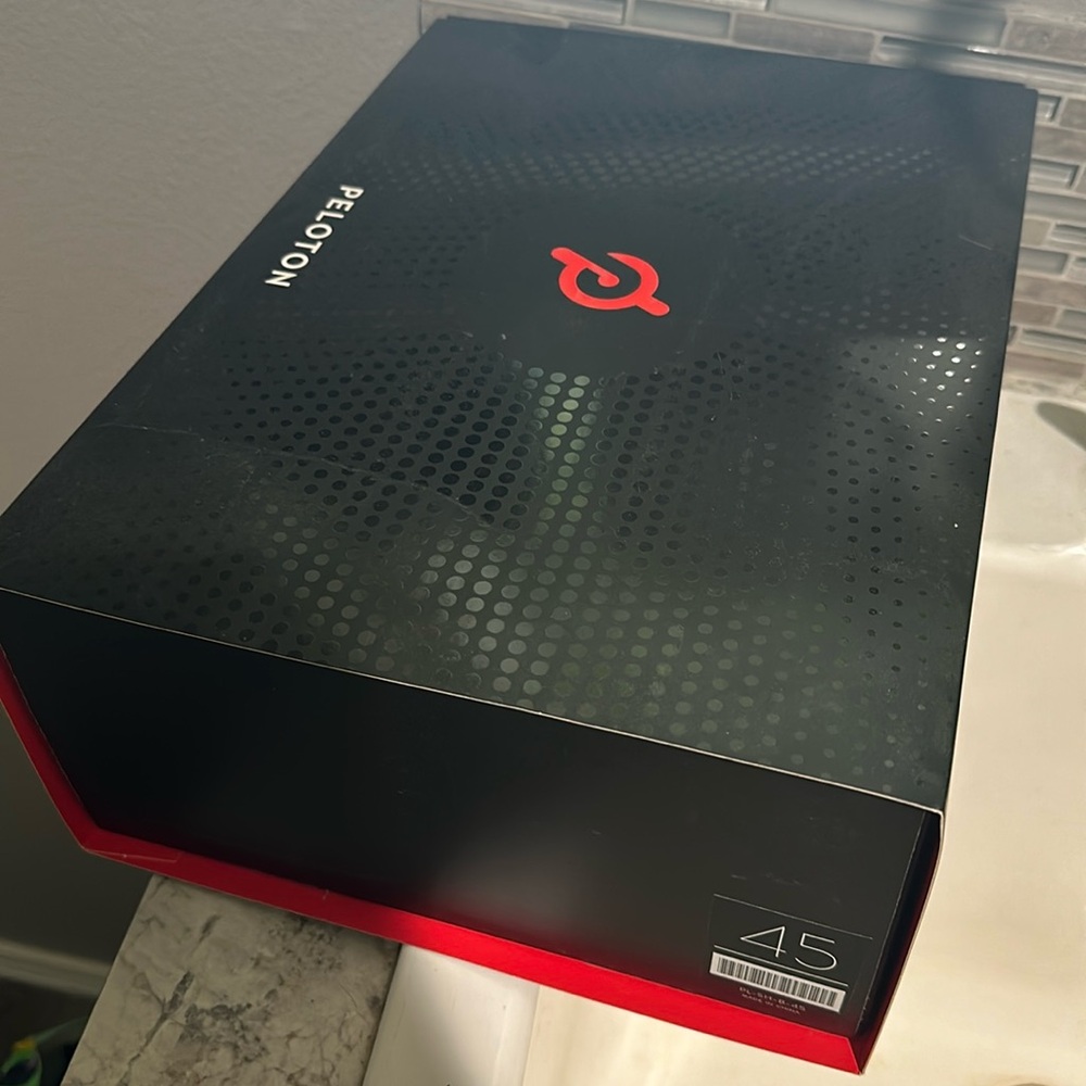 Pelaton cycling shoes! new! Never been worn